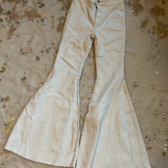 NWT We the Free 27 Float On Flare Jeans
FREE PEOPLE - Picture 13 of 14